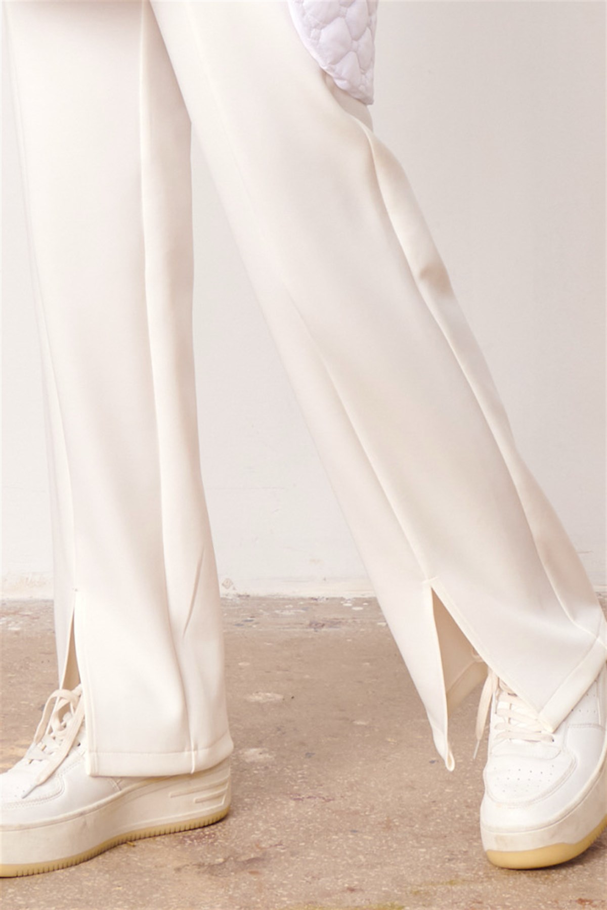 Yırtmaçlı Krep Pantolon Beyaz